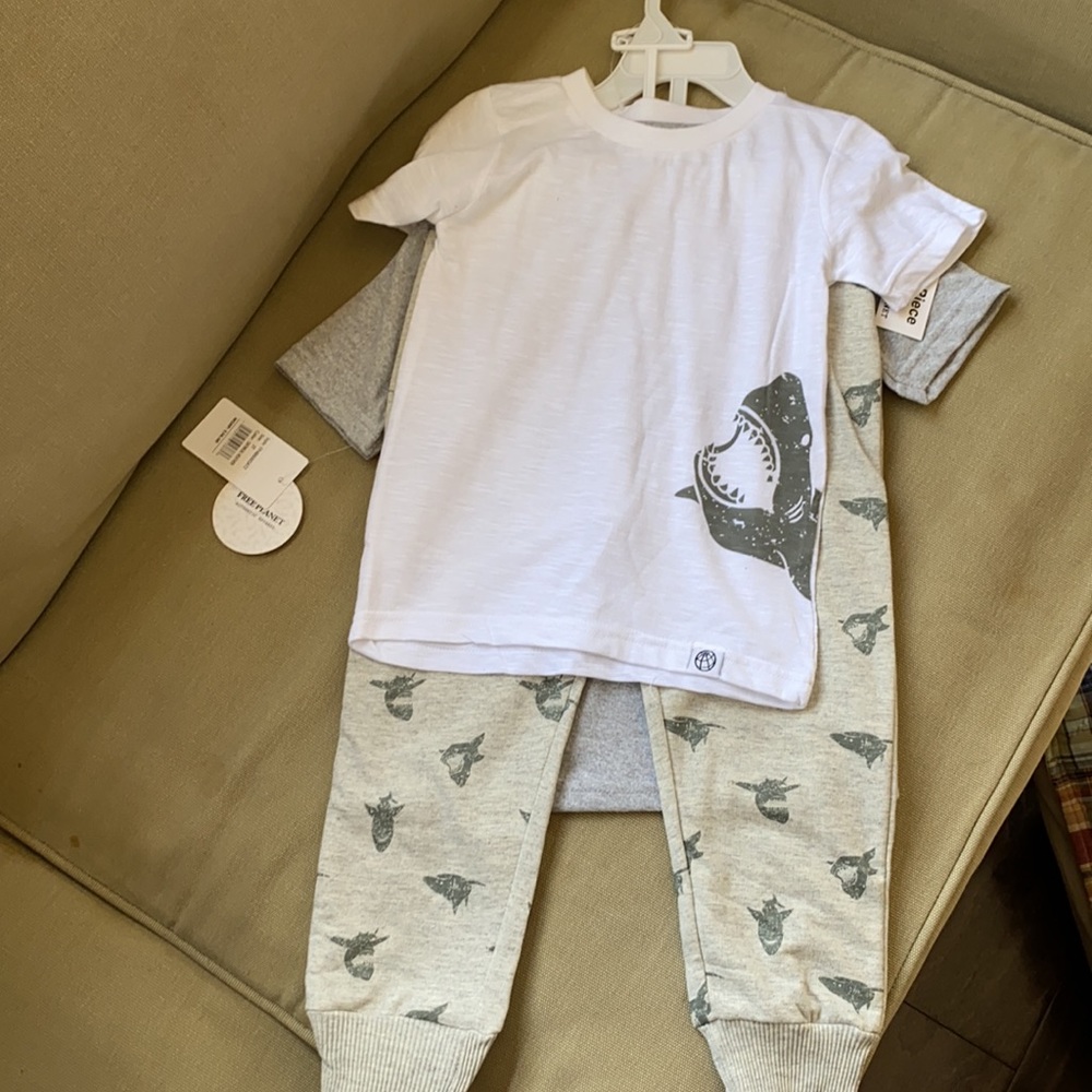 NWT 3 pc. Shark set by Free Planet